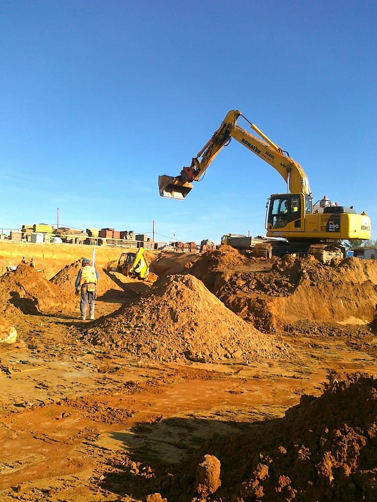 Nasypy i niwelacja terenu